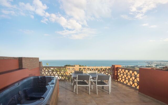 Penthouse M Reserva del Higueron 3 BEDROOMS. TRANSFER to the Beach and Train station. JACUZZI. WIFI. 2 PARKING. 2 SWIMMING POOL