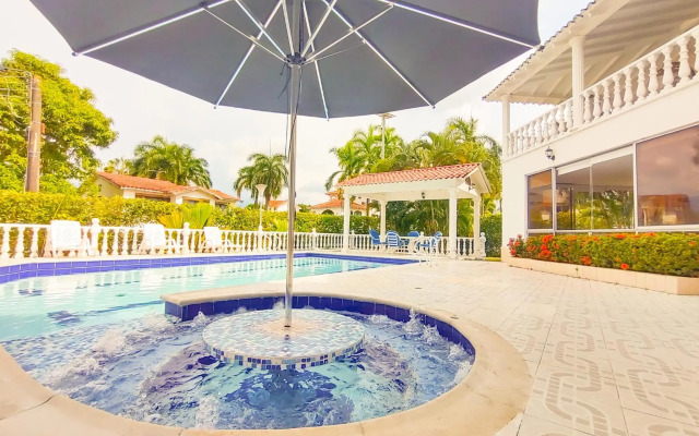 MANSIÓN PARA MAS DE 20 PERSONAS EN Melgar