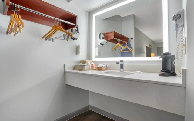 Quality Inn Bessemer I-20 exit 108