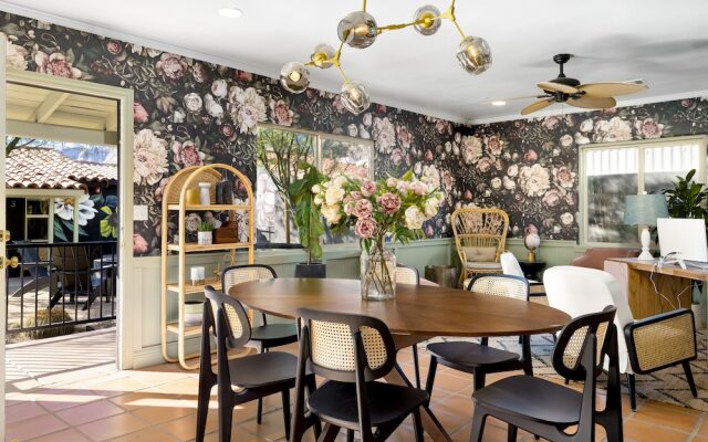 Fleur Noire Hotel