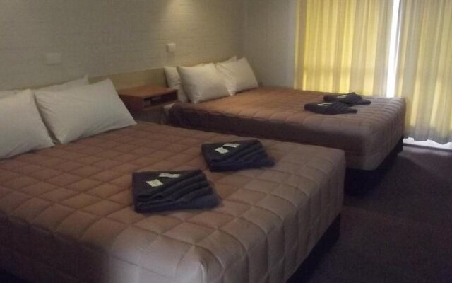 Country Roads Motor Inn