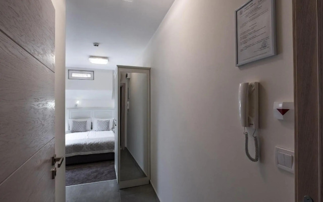 Caro Aparthotel