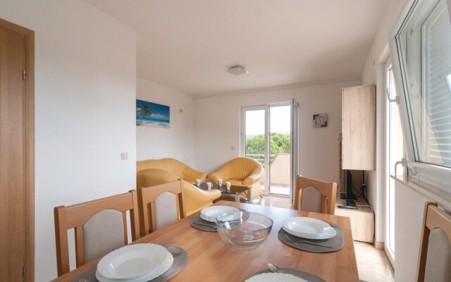 Beautiful Home in Sevid With Wifi and 4 Bedrooms