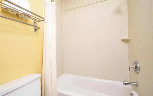 Xecutive Inn and Suites