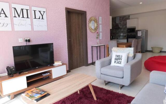 Lovely 2 Bdrm Serviced Apartment with pool & sauna