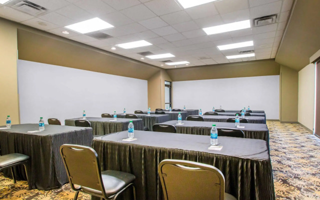 Greenstay Inn & Suites CourtView