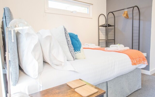 Snug with Views of the Chilterns