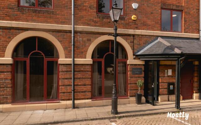Wesley Gate Apartments - Building 3, by Hostly