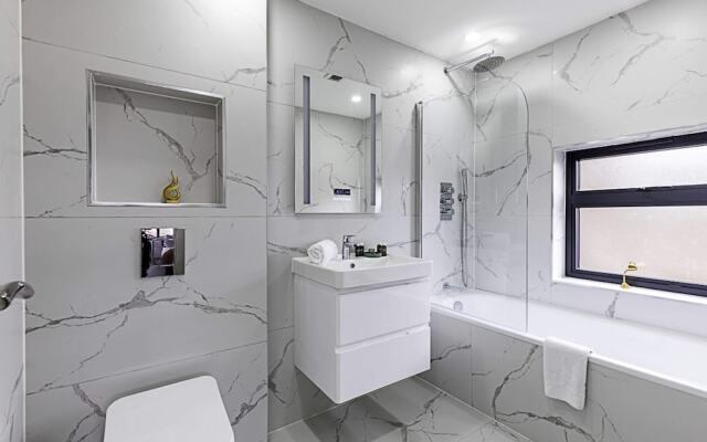 Spacious and Beautiful Apartment In Hanwell