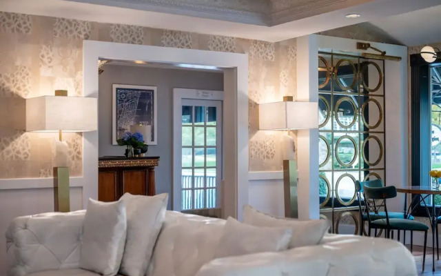 Chateau Inn and Suites