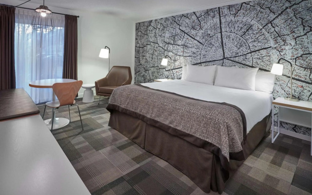 Coast Canmore Hotel & Conference Centre