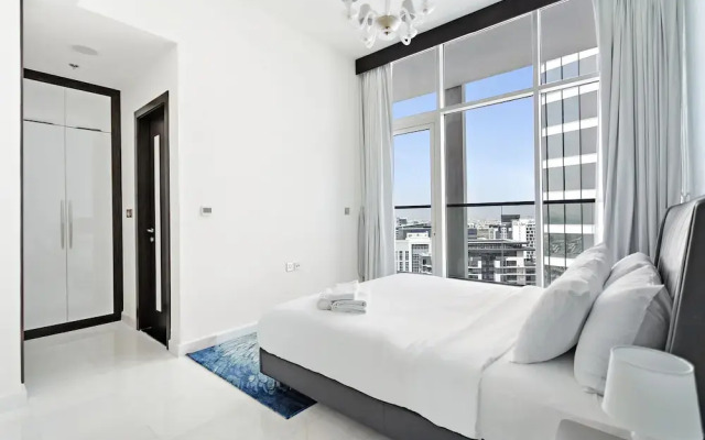 WelHome - Opulent Retreat With Panoramic Cityscape Views