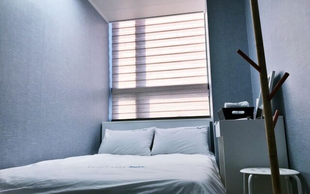 Roadhouse Shinchon - Hostel