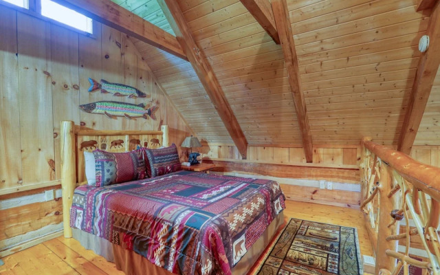 Bear Pause - 2 Bedrooms, 2 Baths, Sleeps 6 Cabin by RedAwning