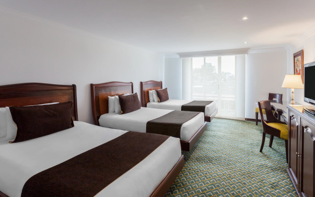 Hotel Embassy Park