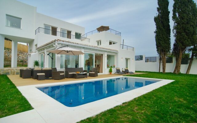 Brand new Villa El Rosario