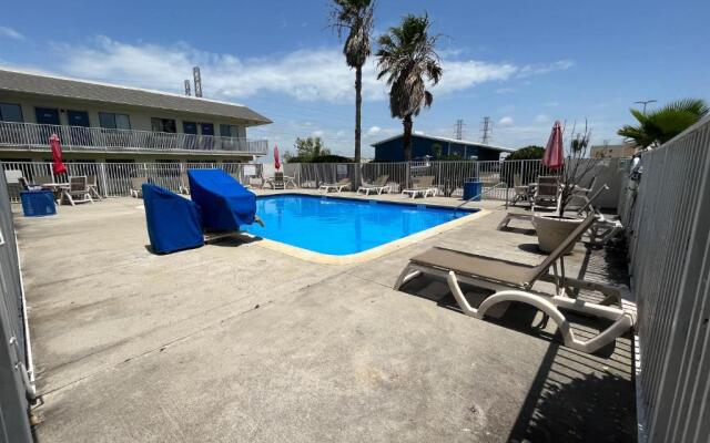 Studio 6 Galveston, TX