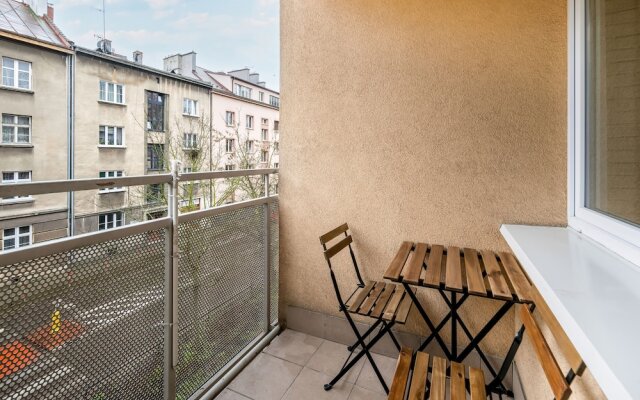 Charming Apartment for 6 by Renters
