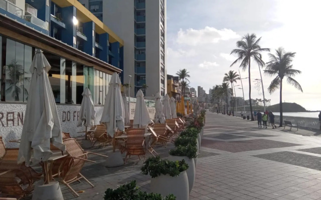 Flat no Farol da Barra 129