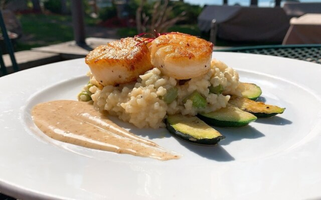 Manhattan Beach Lodge