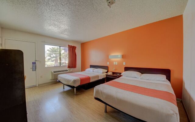 Studio 6 San Antonio, TX - Fort Sam Houston Area