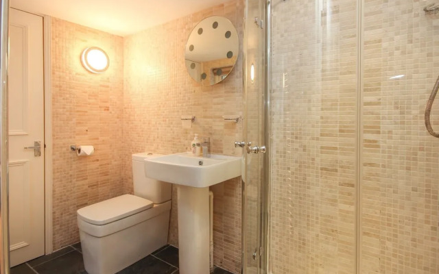 Flat 1, 32 Newcomen Road