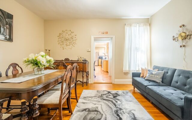 Cozy 5 Bedroom House in Downtown Toronto