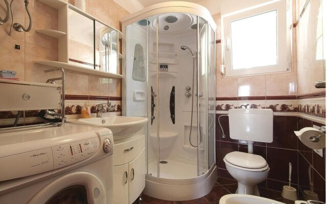 Beautiful Home in Kanfanar With Wifi and 2 Bedrooms