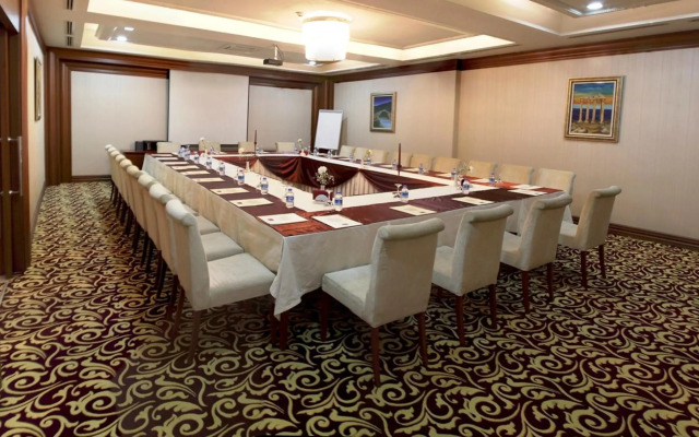 Tugcu Hotel Select