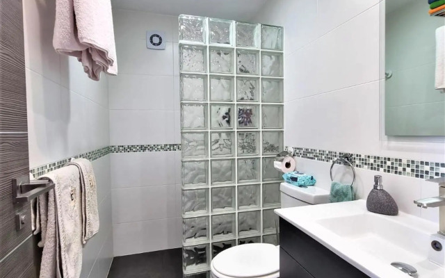 2-Schlafzimmer-Penthouse-Apartment mit frontalem Meerblick