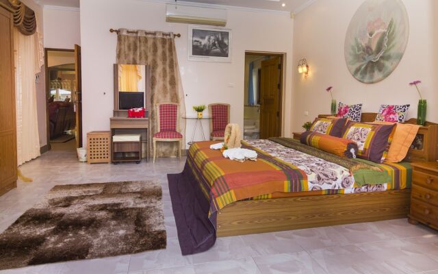 Relaxing Palm Pool Villa