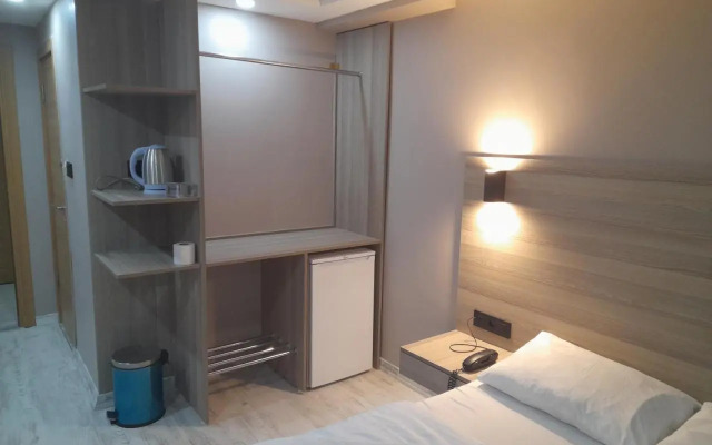 Moon Suit Otel