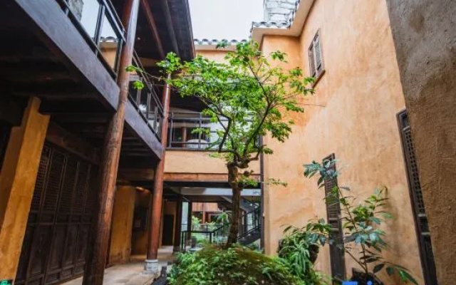 Liuzhou Qishe Hotel (Yaoyu Ancient Town Flagship Store)