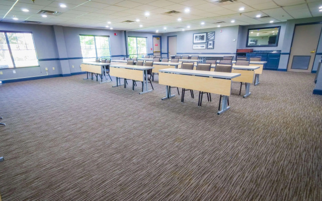 Country Inn & Suites by Radisson, Burlington (Elon), NC