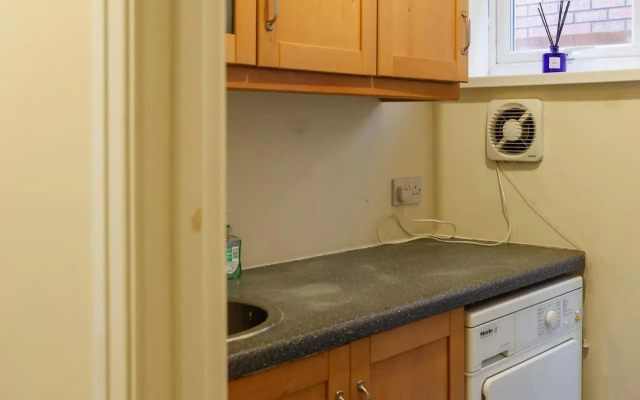 Stylish family home in desirable Penylan + Parking