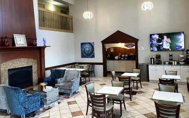 Baymont Inn & Suites Litchfield