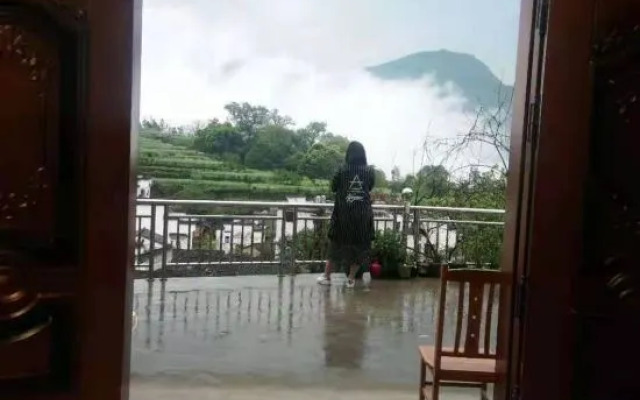 Jiangling Scenery Inn