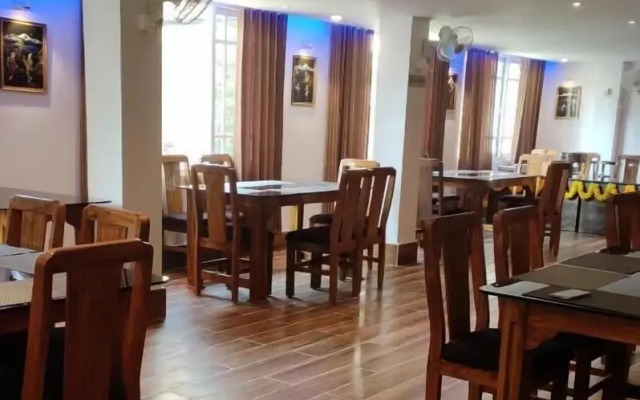 Hotel Arms