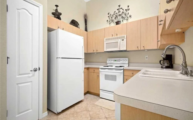 L'Pavia - Two Bedroom Condo