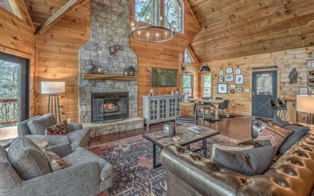 Aska Pines by Escape to Blue Ridge