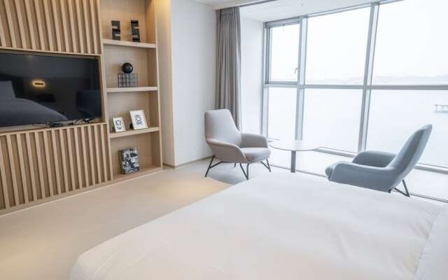 Wave M Hotel West