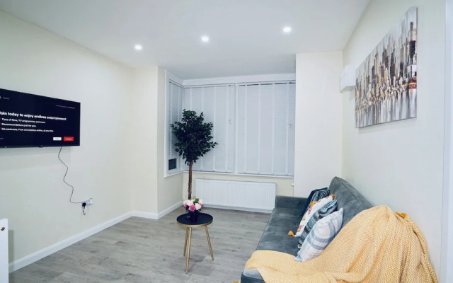 F3 Cranbrook Stunning Apt Free Parking