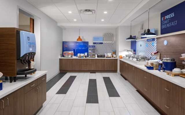 Holiday Inn Express & Suites Madison by IHG