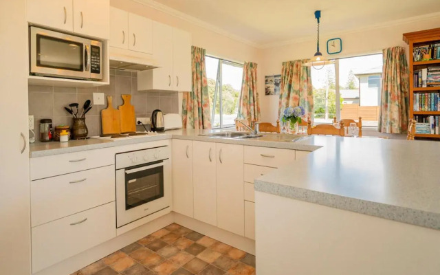 Silver Sands - Cooks Beach Holiday Home