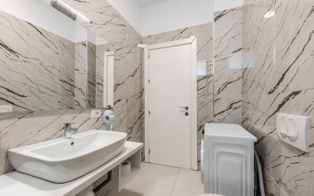 Spacious Apartment by the Beach - Tulipani