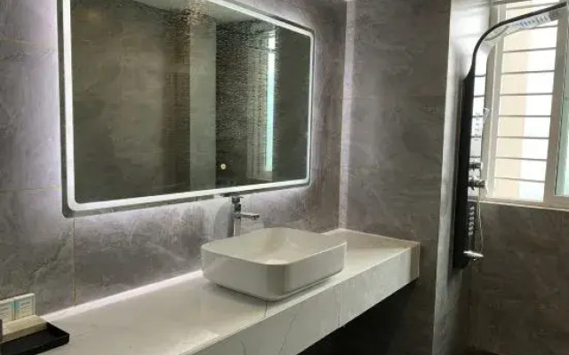 Xi'an Jiushe E-sports Cinema Designer Apartment