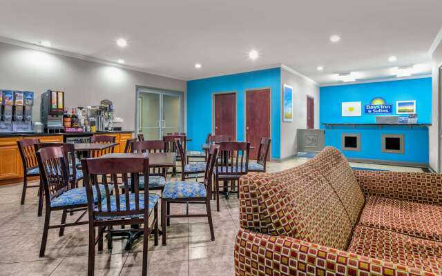 Days Inn & Suites by Wyndham Cabot