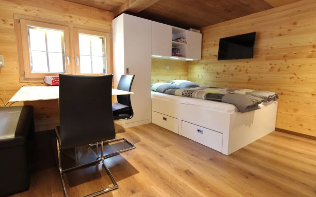 Mountain-view Holiday Home in Binntal near Lengtal Deck – Guest Rooms – Grengiols