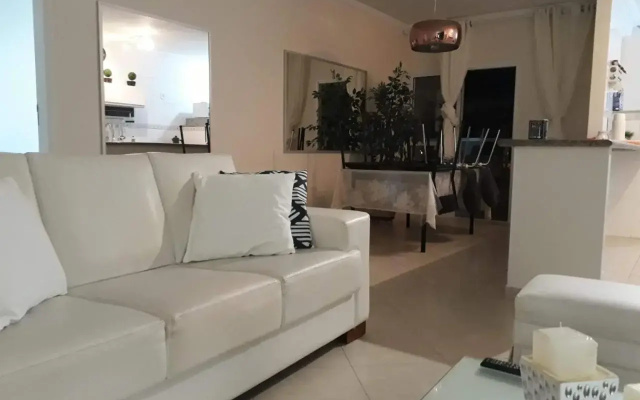 Apto 3 quartos Condominio Costa Atlantica-pé na areia-em Ubatuba,SP