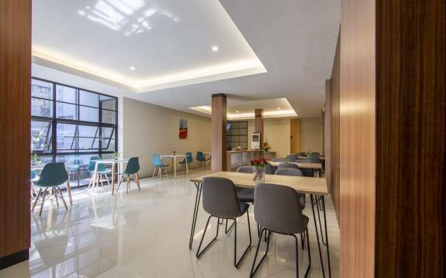 RedDoorz Plus near Ronggowarsito Museum Semarang